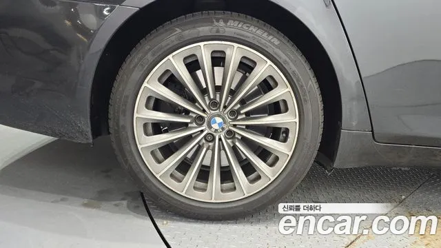 BMW 7 серии 2011 thumb 4