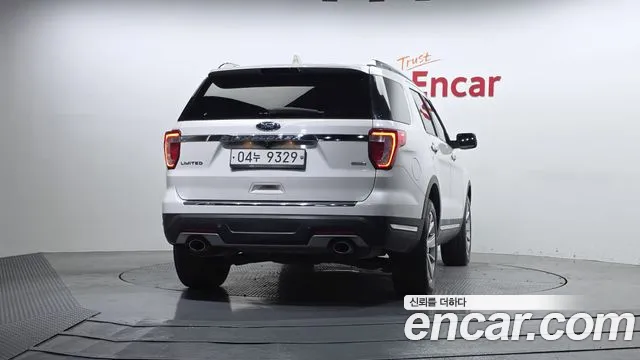 Ford Explorer 2019 thumb 10