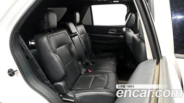 Ford Explorer 2019 thumb 9