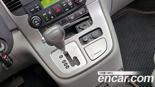 Kia Canival 2012 thumb 5