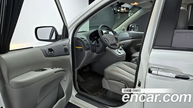 Kia Canival 2012 thumb 10