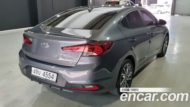 Hyundai Elantra 2018 thumb 3