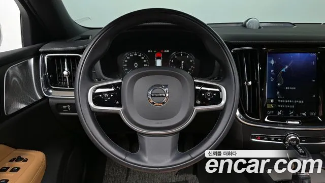 Volvo V60 Cross Country 2020 thumb 6