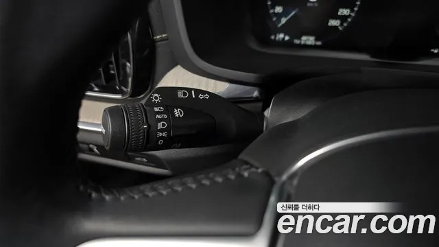 Volvo V60 Cross Country 2020 thumb 9