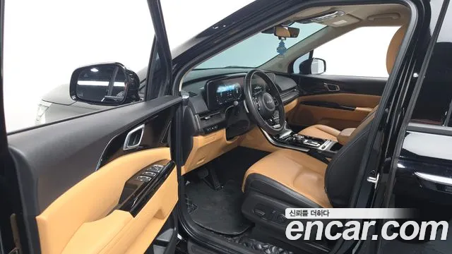 Kia Carnival 2023 thumb 3