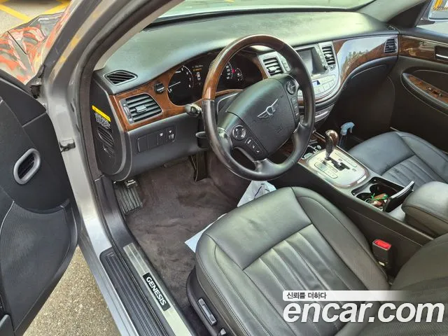 Hyundai Genesis 2011 thumb 10