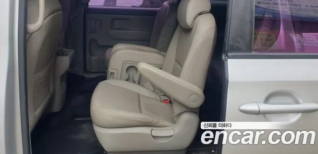 Kia Carnival 2015 thumb 6