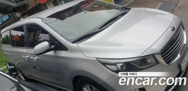 Kia Carnival 2015 thumb 10