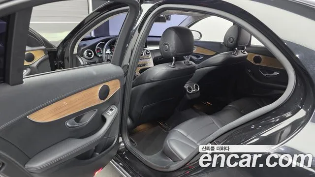 Mercedes-Benz C-Class 2016 thumb 10