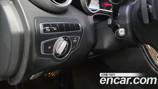 Mercedes-Benz C-Class 2016 thumb 2
