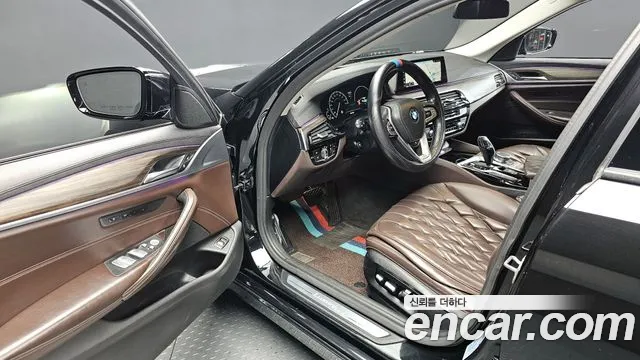 BMW 5 серии 2019 thumb 12
