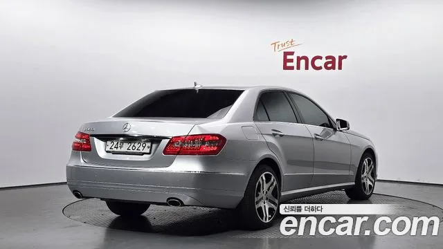 Mercedes-Benz E-Class 2011 thumb 8