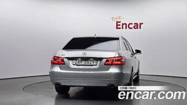 Mercedes-Benz E-Class 2011 thumb 10