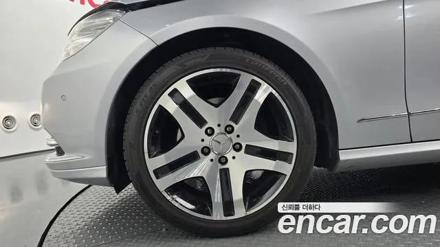 Mercedes-Benz E-Class 2011 thumb 5