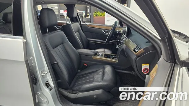 Mercedes-Benz E-Class 2011 thumb 3