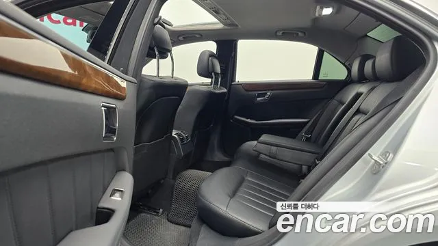 Mercedes-Benz E-Class 2011 thumb 9