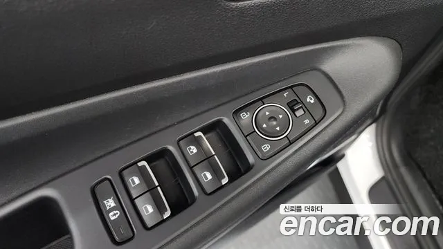 Hyundai Santa Fe 2018 thumb 6