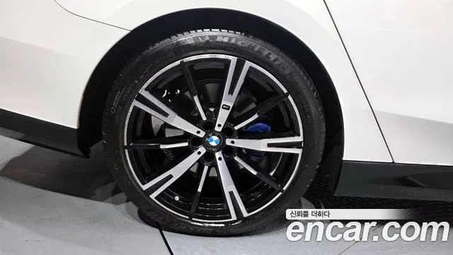 BMW 5 серии 2024 thumb 11