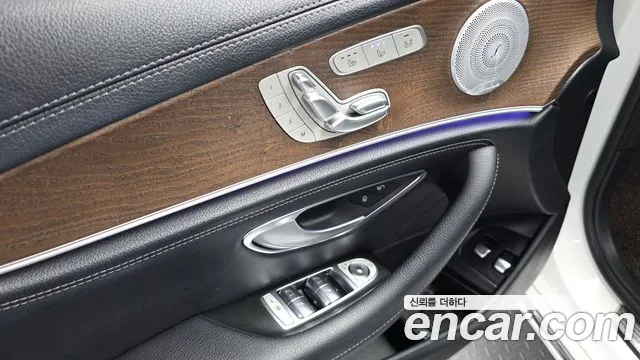 Mercedes-Benz E-Class 2019 thumb 11