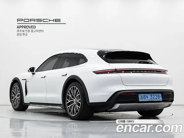 Porsche Taycan 2023 thumb 2