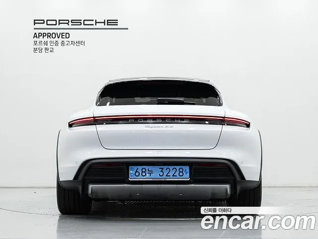 Porsche Taycan 2023 thumb 4