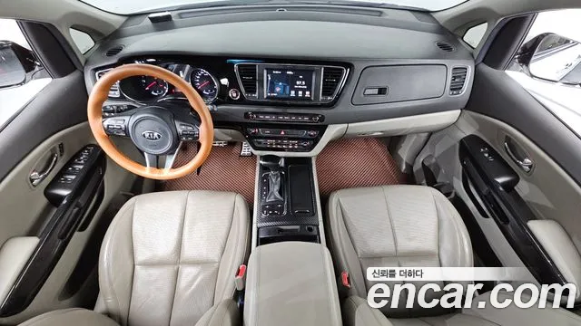 Kia Carnival 2017 thumb 9
