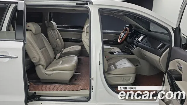 Kia Carnival 2017 thumb 12