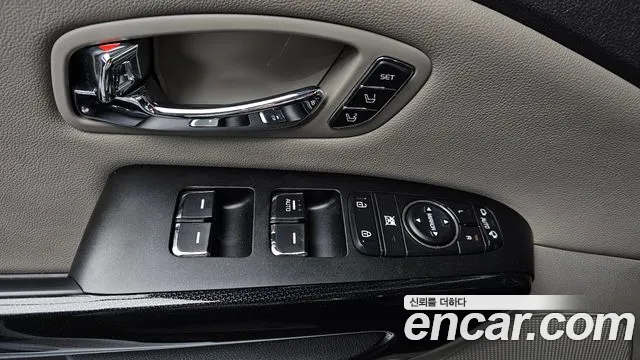 Kia Carnival 2017 thumb 10