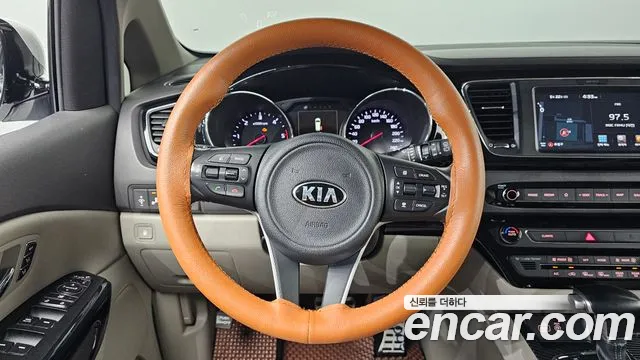 Kia Carnival 2017 thumb 8