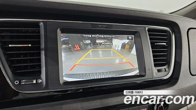 Kia Carnival 2017 thumb 2