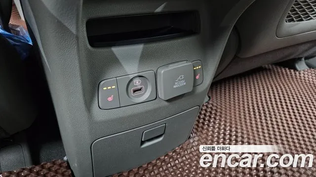 Kia Carnival 2017 thumb 11
