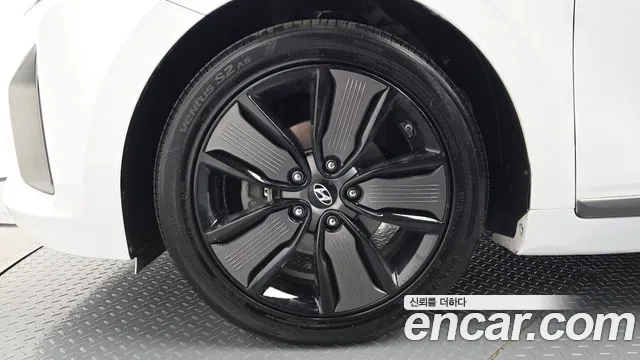 Hyundai Ioniq Hybrid 2016 thumb 10