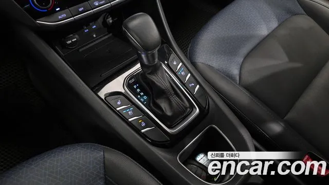Hyundai Ioniq Hybrid 2016 thumb 11