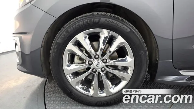 Kia Carnival 2017 thumb 11