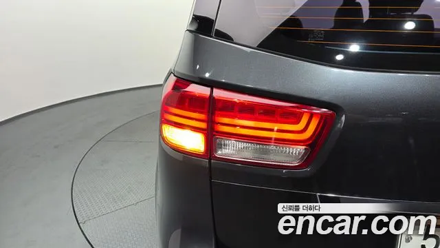 Kia Carnival 2017 thumb 9