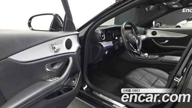 Mercedes-Benz E-Class 2021 thumb 11