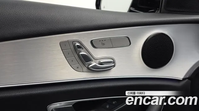 Mercedes-Benz E-Class 2021 thumb 4