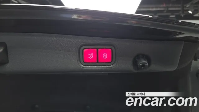 Mercedes-Benz E-Class 2021 thumb 9
