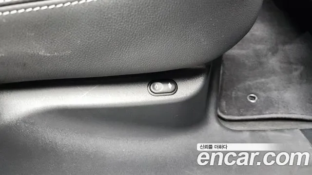 Land Rover Range Rover Velar 2021 thumb 10