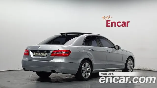 Mercedes-Benz E-Class 2013 thumb 8