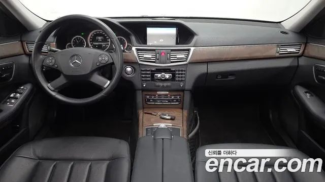 Mercedes-Benz E-Class 2013 thumb 10