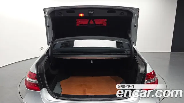 Mercedes-Benz E-Class 2013 thumb 2
