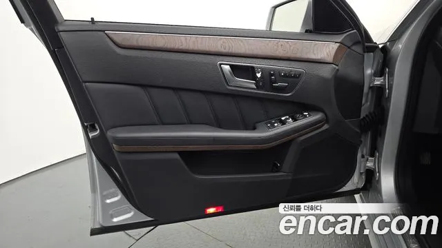 Mercedes-Benz E-Class 2013 thumb 7