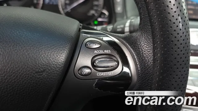 Infiniti M 2010 thumb 5