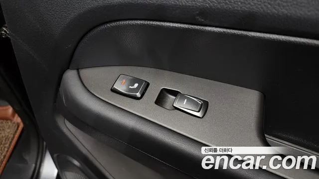 KGM Rexton 2019 thumb 12