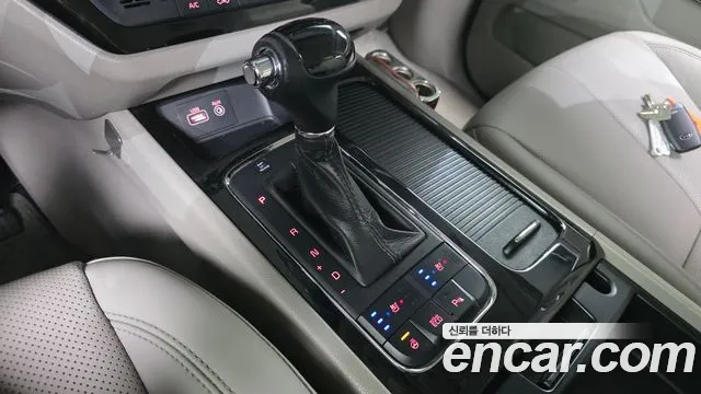 Kia Carnival 2015 thumb 8