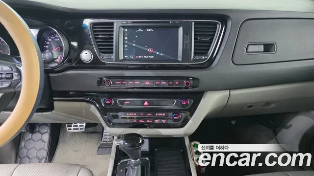 Kia Carnival 2015 thumb 7