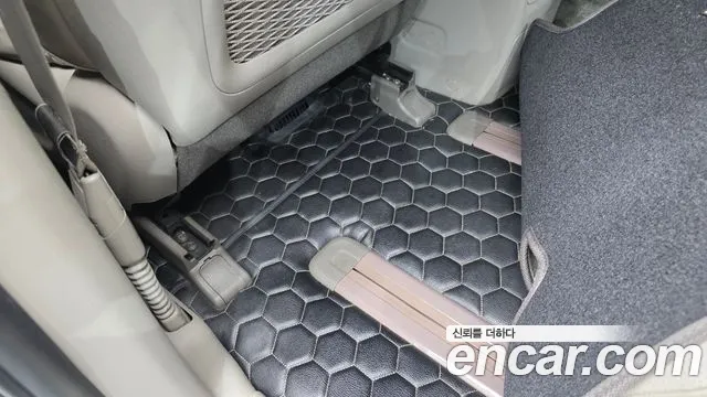 Kia Carnival 2015 thumb 12