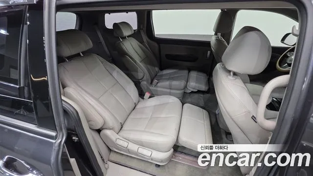 Kia Carnival 2015 thumb 9