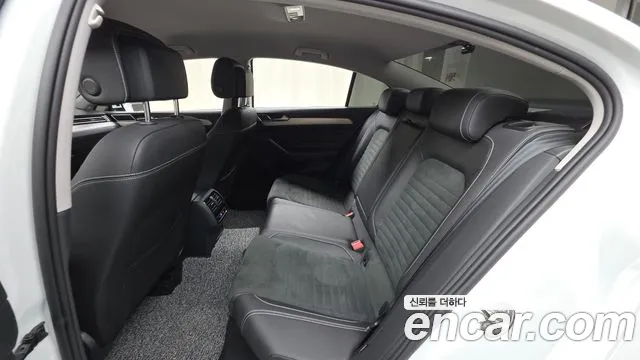 Volkswagen Passat GT 2022 thumb 2